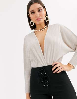 ASOS DESIGN - Body plissé à décolleté plongeant - Ivoire foncé-Beige Beige
