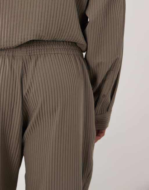 ASOS DESIGN - Plissé broek met toelopende pasvorm in bruin, deel van co-ord set, 4 van 5