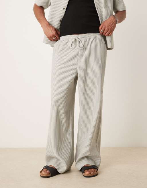 ASOS DESIGN - Plissé broek met wijde pijpen in grijs, deel van co-ord set, 2 van 5