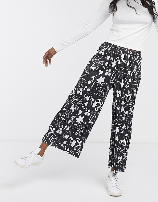 ASOS DESIGN plisse culotte trouser in mono floral print