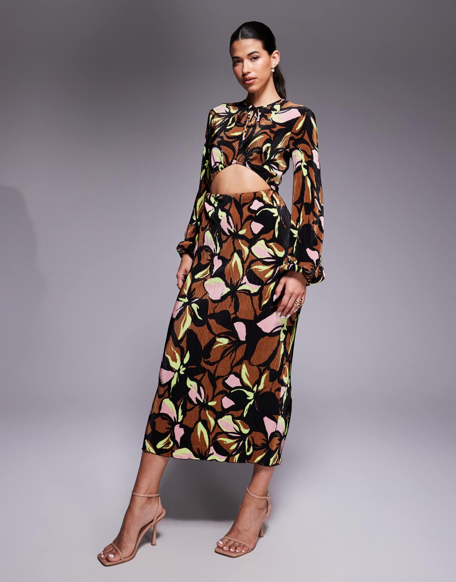 Платье миди с бантиком спереди от ASOS DESIGN plisse темного цвета в цветочек