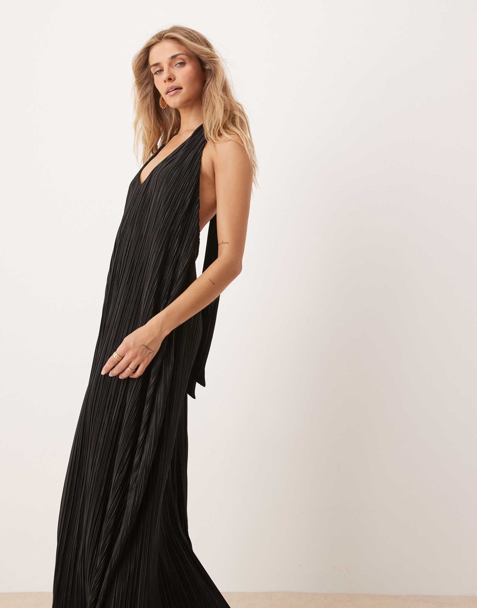 Макси-платье ASOS DESIGN plisse на бретелях черного цвета