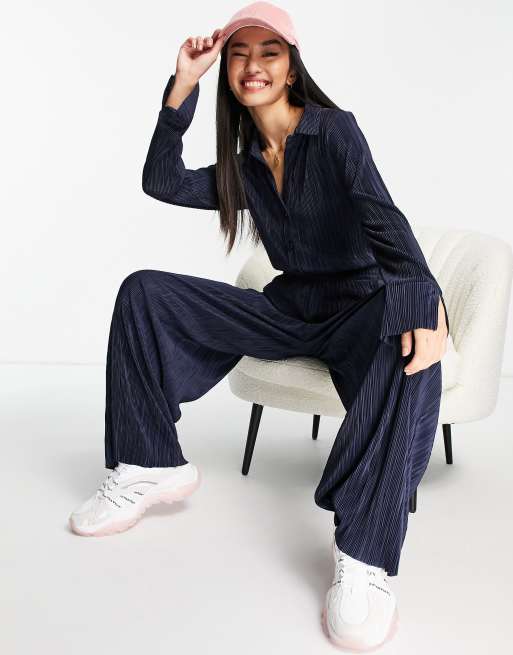 ASOS DESIGN - Plissé jumpsuit met lange mouwen in marineblauw 