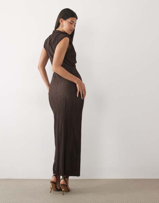 ASOS DESIGN plissé midi columnjurk met hoge hals en schoudervullingen in donkerbruin, 4 van 4