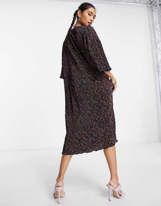 ASOS DESIGN plisse midi oversized t-shirt dress in dark ditsy floral print, 3 of 4
