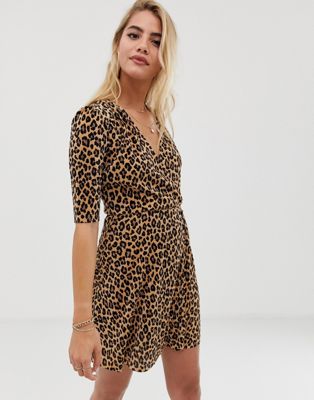ASOS DESIGN - Plissé mini-jurk met luipaardprint en knopen-Multi