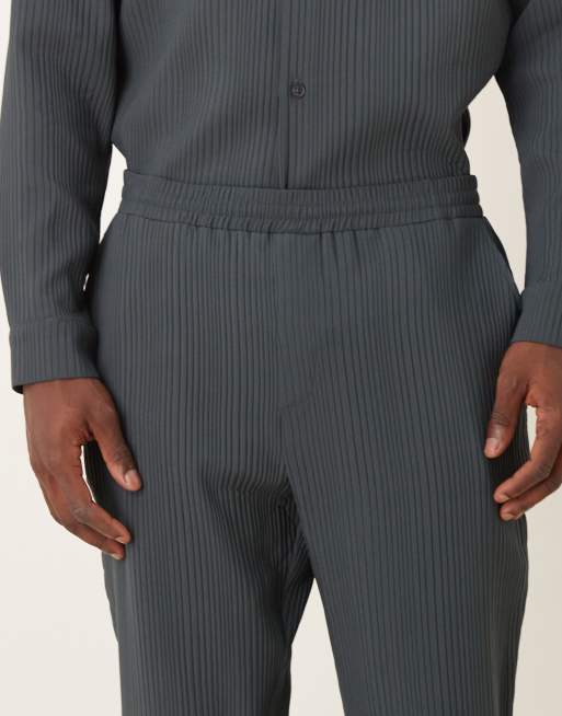 ASOS DESIGN - Plissé taps toelopende broek in grijs, deel van co-ord set, 4 van 5