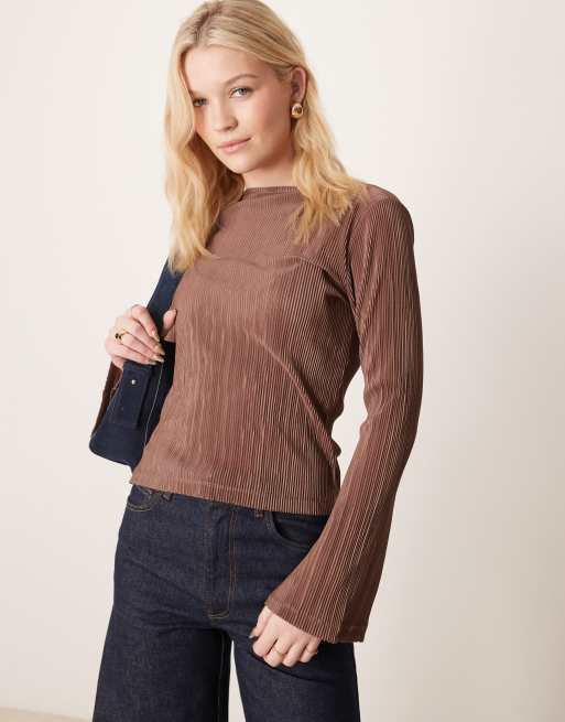 ASOS DESIGN - Plissé top met uitlopende mouwen en rechte hals in crème