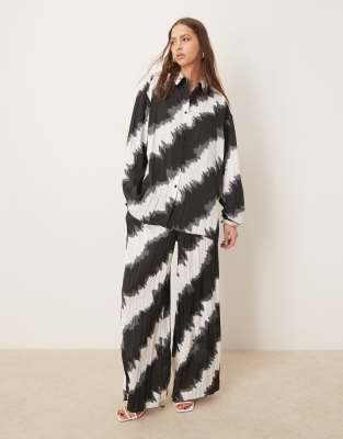 Asos Design Curve Plisse Wide Leg Pants In Mono Print - Part Of A Set-multi