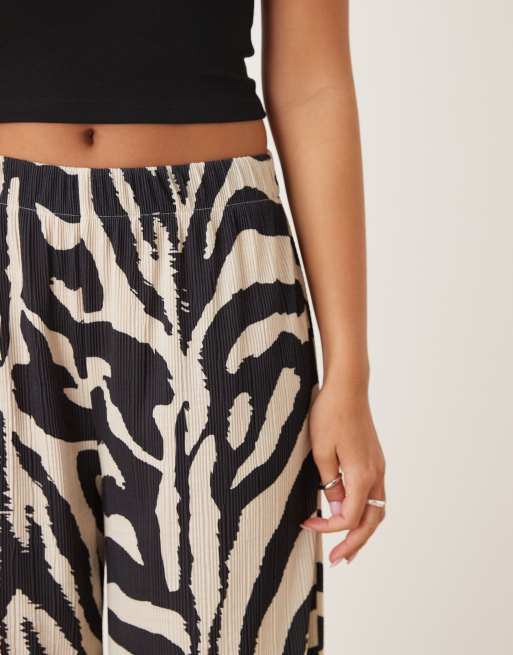 ASOS DESIGN plisse wide leg trousers in zebra print, 3 of 5