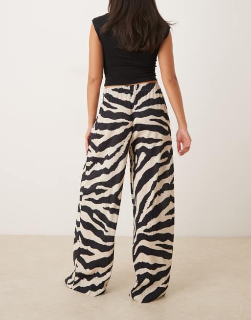 ASOS DESIGN plisse wide leg trousers in zebra print, 4 of 5