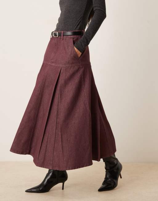 ASOS DESIGN – Plissee-Maxirock aus Denim in Burgunderrot, 2 von 5