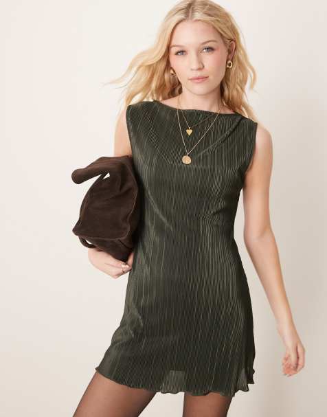 ASOS DESIGN – Plissee-Minikleid in Olivgrün mit U-Boot-Ausschnitt - view 1
