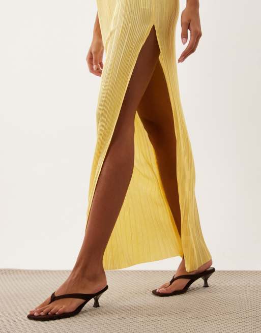 ASOS DESIGN plisseret halterneck-maxikjole i gul, 2 af 4