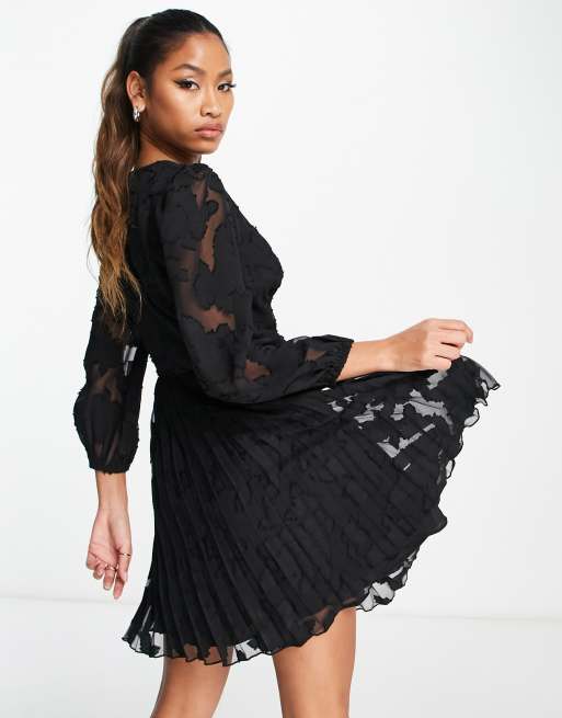ASOS DESIGN - Plisseret minikjole med knapper og rynket talje i sort burnout-mønster, 2 af 4
