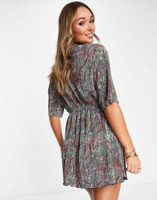 ASOS DESIGN - Plisseret minikjole med lagdelt kant og småblomstret print i pink , 3 af 4