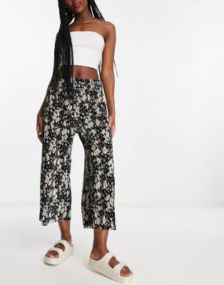 ASOS Design - Plissierte Culotte mit weitem Bein und dunklem Blumenprint-Bunt