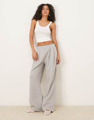 ASOS DESIGN - Plissierte Freizeithose mit geradem Schnitt in Kalkgrau