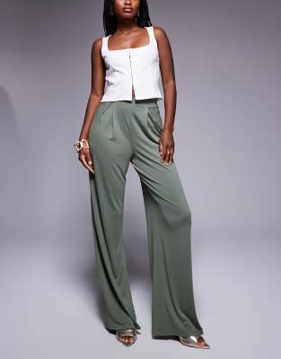 ASOS DESIGN - Plissierte Hose aus hochwertigem Modal in Khaki mit weitem Bein-Grün