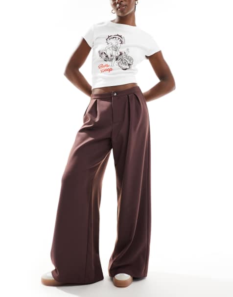 ASOS DESIGN – Plissierte Hose in Burgunderrot mit Fischgrätmuster, tief sitzendem Bund und weitem Bein - view 1