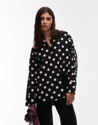 ASOS DESIGN - Plissierte Oversize-Hemdbluse in Schwarz mit Punktemuster-Bunt