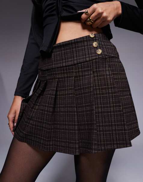 ASOS DESIGN – Plissierter, angerauter Mini-Skort in Schokobraun mit Karomuster - view 1