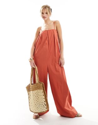 ASOS DESIGN - Plissierter Jumpsuit in dunklem Orange mit weitem Bein und quadratischem Ausschnitt