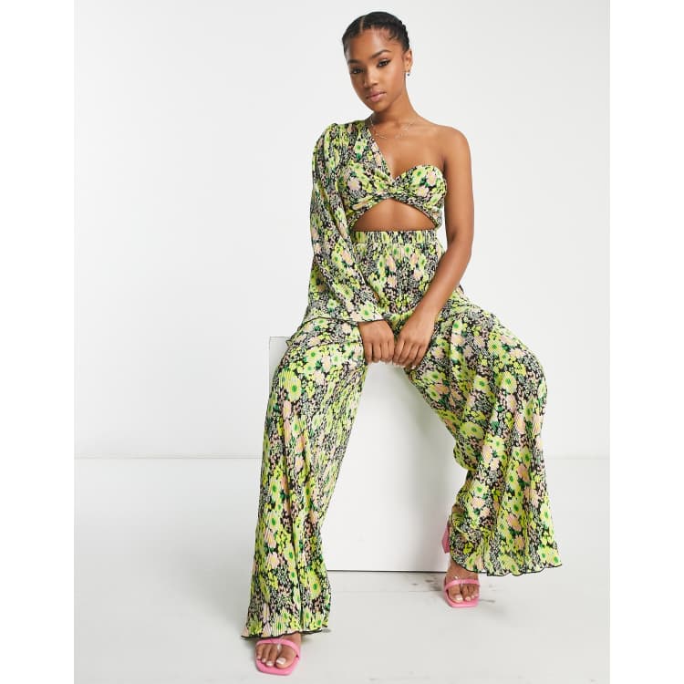ASOS DESIGN Plissierter Jumpsuit mit One Shoulder Trager Zierausschnitt und Blumenmuster ASOS