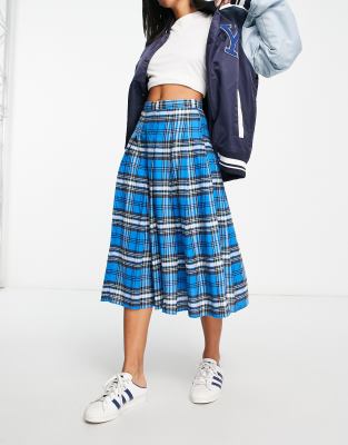 ASOS DESIGN - Plissierter Midi-Schottenrock in kariertem Blau-Bunt