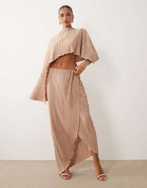 ASOS DESIGN – Set in Toffeebraun, aus drapiertem Plissee-Oberteil und Maxirock im Sarongstil, 3 von 3