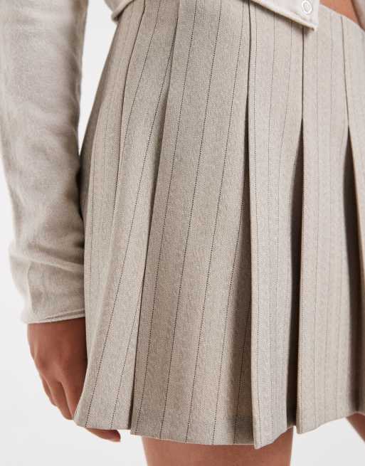ASOS DESIGN plissierter Minirock in Taupe mit Fischgrätmuster, 4 von 5