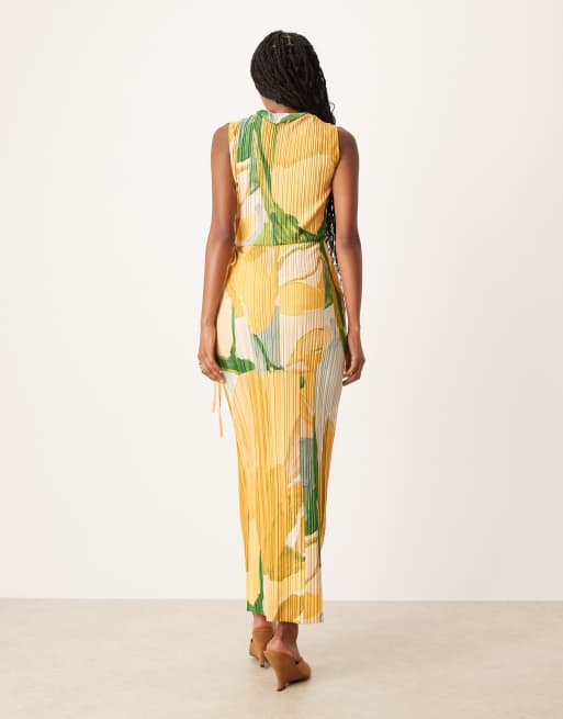ASOS DESIGN – Plissiertes, ärmelloses Maxikleid in Grün mit gemaltem Blumenmuster, Wickeldesign und seitlichem Bindeband, 4 von 4