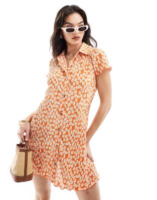 ASOS DESIGN - Plissiertes, bedrucktes Minikleid in Orange mit Knopfleiste-Bunt