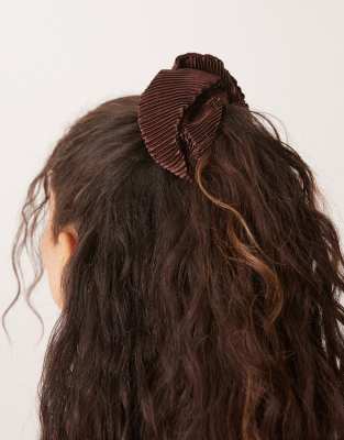 ASOS DESIGN - Plissiertes Haargummi in Schokoladenbraun