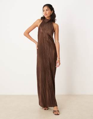 ASOS DESIGN - Plissiertes Maxikleid in Schokobraun mit gebundenem Neckholder-Brown
