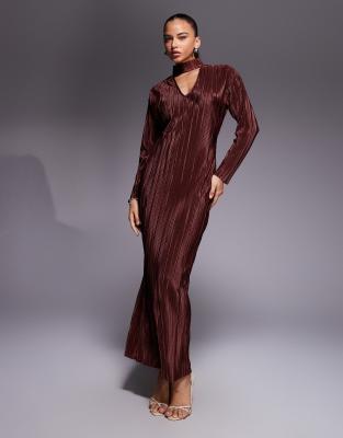 ASOS DESIGN - Plissiertes Maxikleid in Schokobraun mit V-Ausschnitt vorn und Chokerband-Detail-Brown