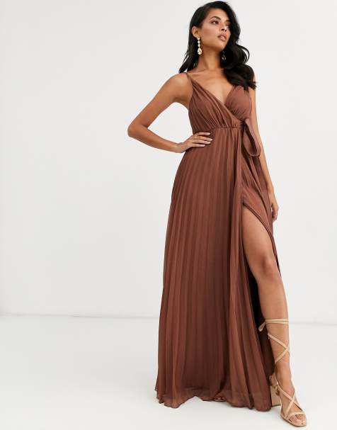 ASOS DESIGN – Plissiertes Maxikleid mit Trägern und Bindegürtel aus Ripsband