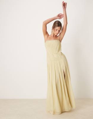 ASOS DESIGN - Plissiertes Midi-Trägerkleid in Blassgelb-Grün