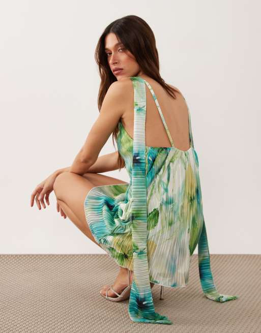 ASOS DESIGN – Plissiertes Minikleid in Blau geblümt mit Schaldetail, 3 von 4