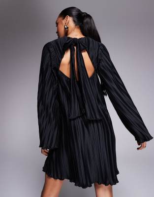 ASOS DESIGN - Plissiertes Minikleid in Schwarz mit weiten Ärmeln und Schleife am Rücken