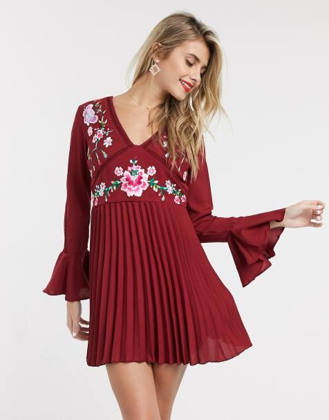 ASOS DESIGN – Plissiertes Minikleid mit Stickerei und Spitzeneinsatz
