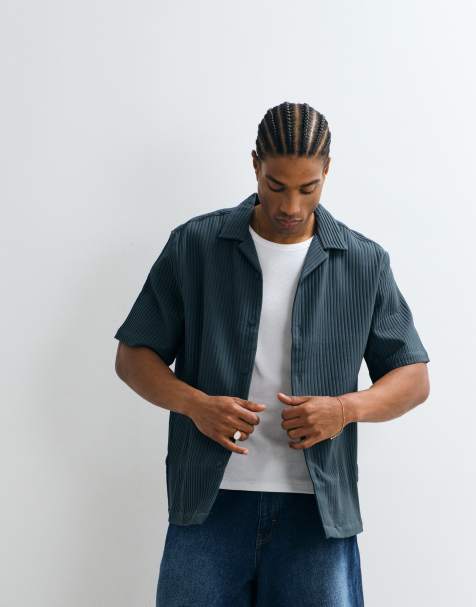 ASOS DESIGN – Plissiertes Relaxed-Fit-Hemd in Dunkelblau mit Reverskragen - view 1