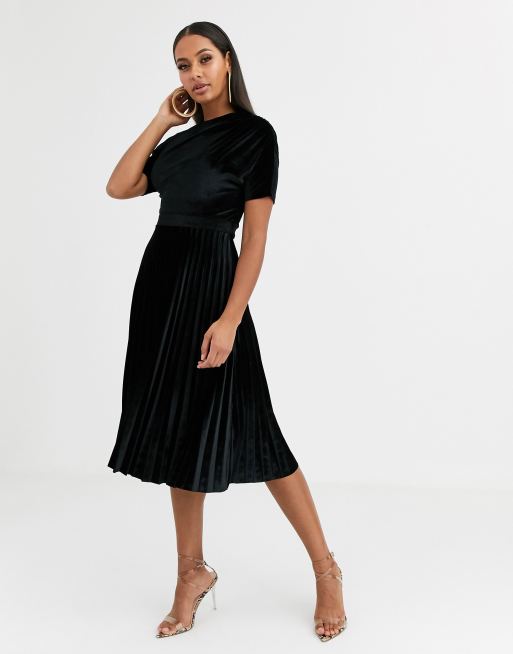 ASOS DESIGN – Plissiertes Samt-Midikleid mit tiefer Schulter, 4 von 4