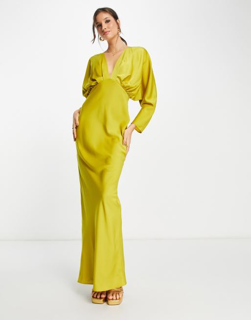 ASOS DESIGN Plissiertes Satin Maxikleid in Gold mit tiefem Ausschnitt vorne und hinten ASOS