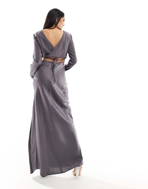 ASOS DESIGN – Plissiertes Satin-Maxikleid in Grau mit überkreuzter, offener Rückenpartie, 3 von 4