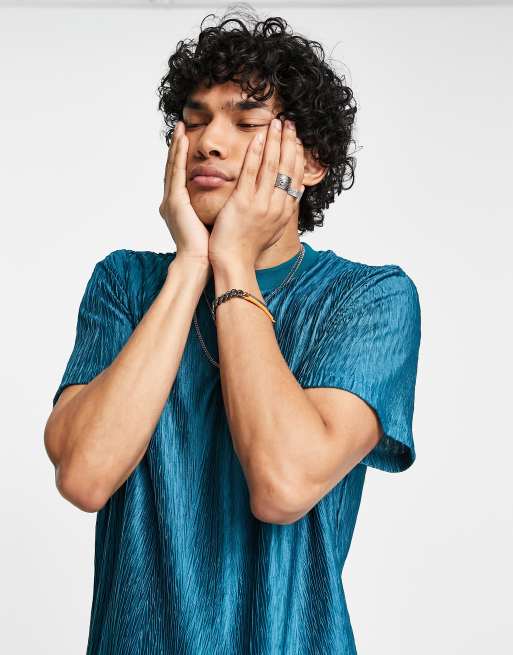 ASOS DESIGN – Plissiertes T-Shirt in Blau mit Muster