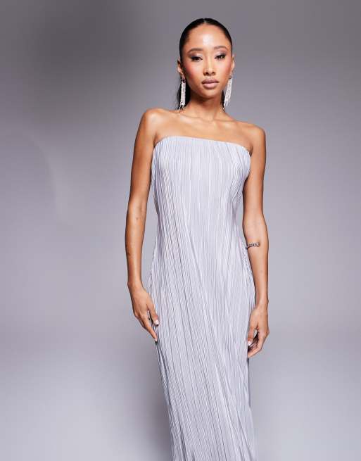 ASOS DESIGN – Plissiertes, trägerloses Maxikleid in Silber mit theatralischem, welligem Saum, 4 von 4