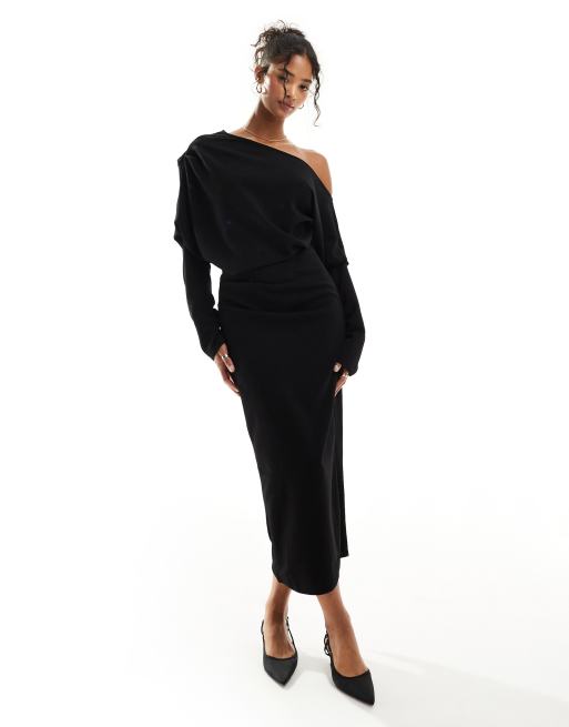 ASOS DESIGN – Plissiertes weites Midikleid in Schwarz mit abfallender Schulterpartie, 4 von 4