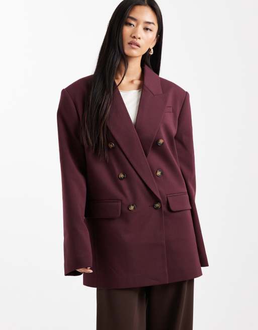 ASOS DESIGN – Plommonfärgad, figursydd och dubbelknäppt kavaj med förstärkta axlar, 2 av 4
