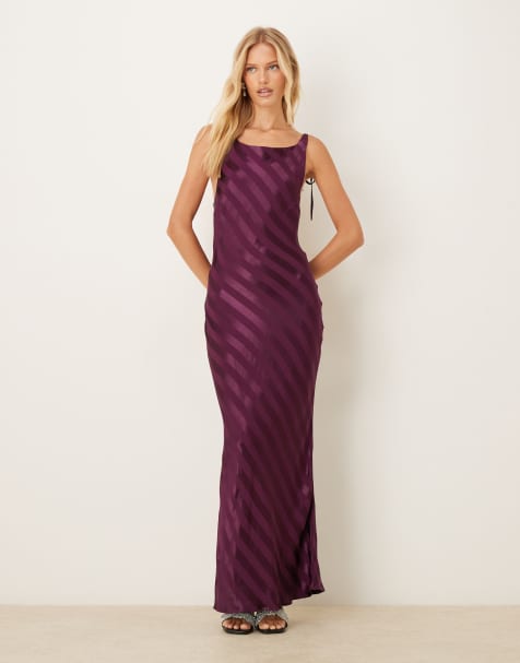 ASOS DESIGN – Plommonfärgad, randig maxiklänning av satin med drapering baktill - view 1